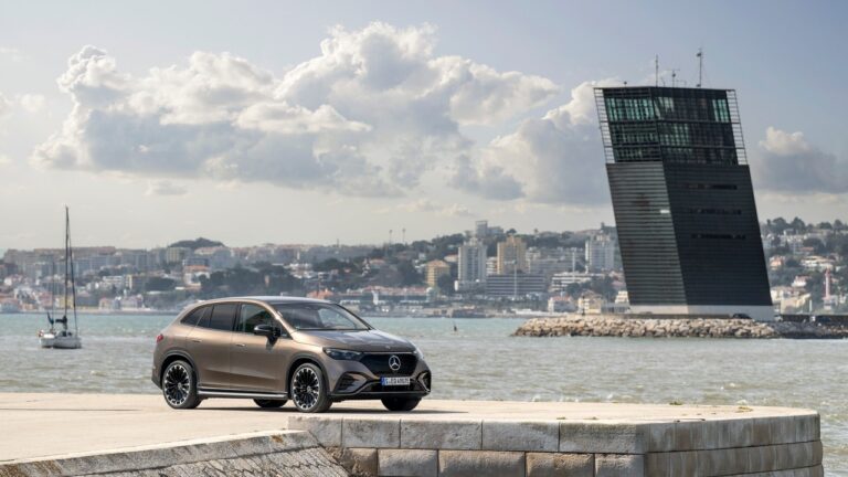 Mercedes-Benz EQE SUV: immagini ufficiali