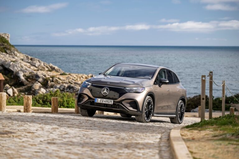 Mercedes-Benz EQE SUV: immagini ufficiali