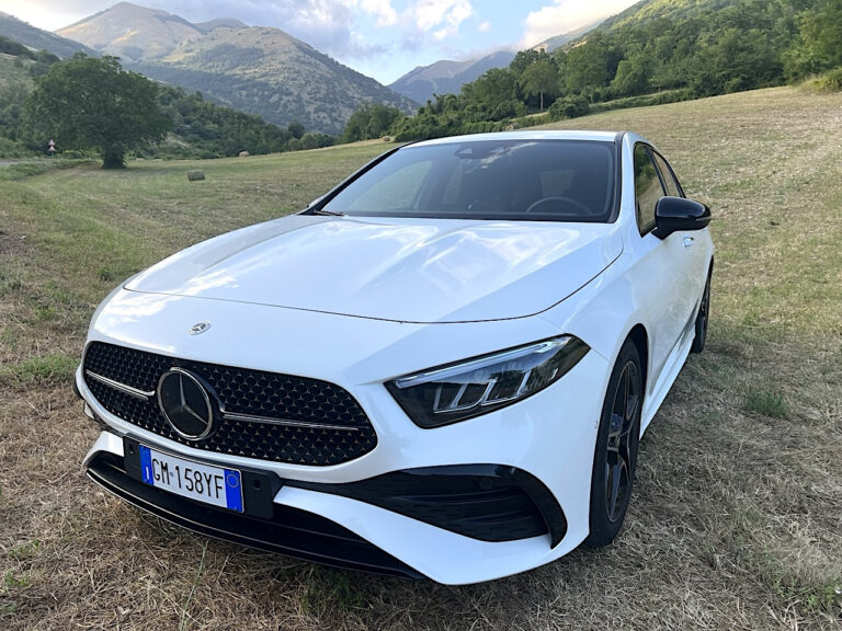 Mercedes Classe A 180d: le foto della prova su strada