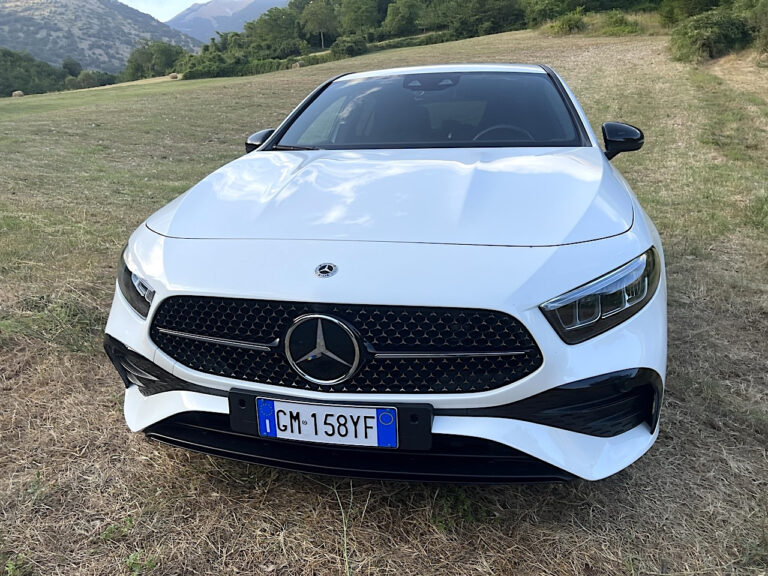 Mercedes Classe A 180d: le foto della prova su strada