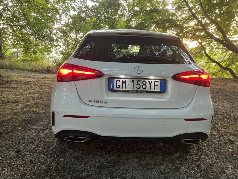 Mercedes Classe A 180d: le foto della prova su strada