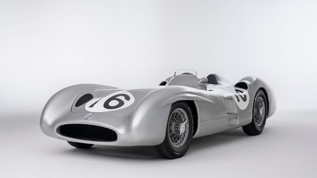 Auto d'epoca da record: la Mercedes di Fangio venduta per 51 milioni