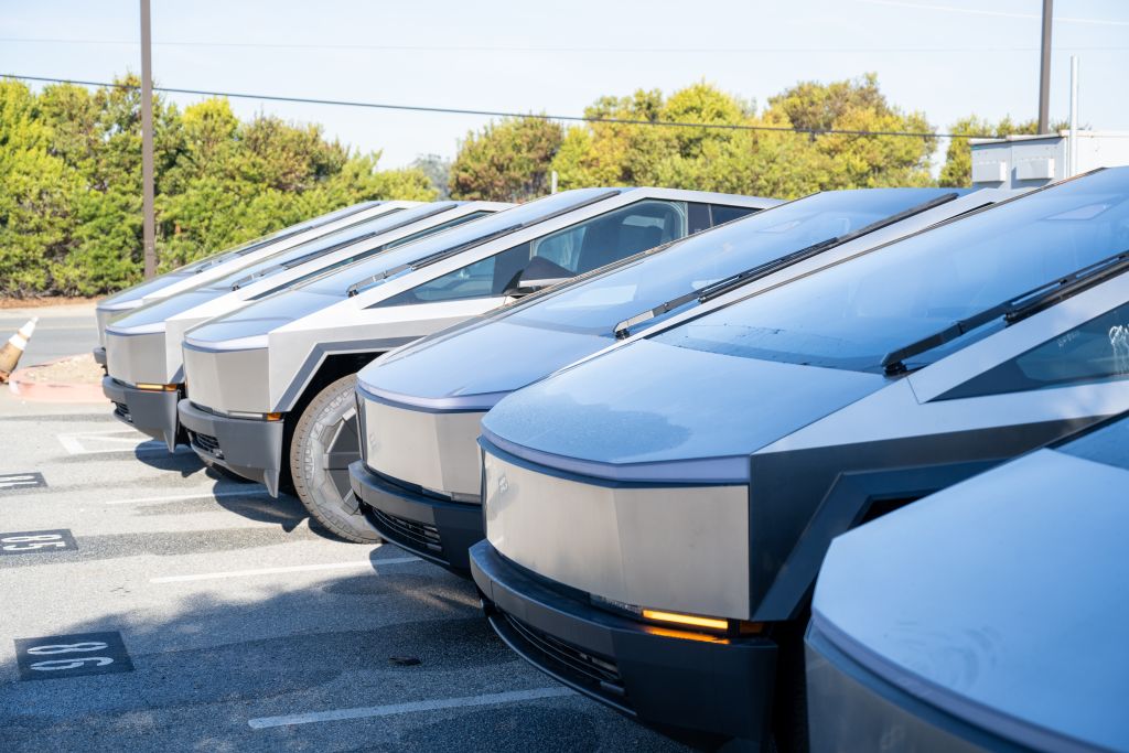 Tesla Cybertruck consegne sospese, troppi i problemi di affidabilità