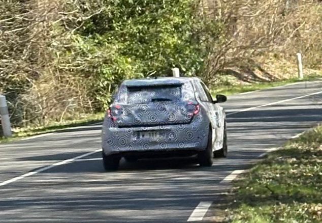 Nissan Micra, sorpresa su strada la nuova generazione