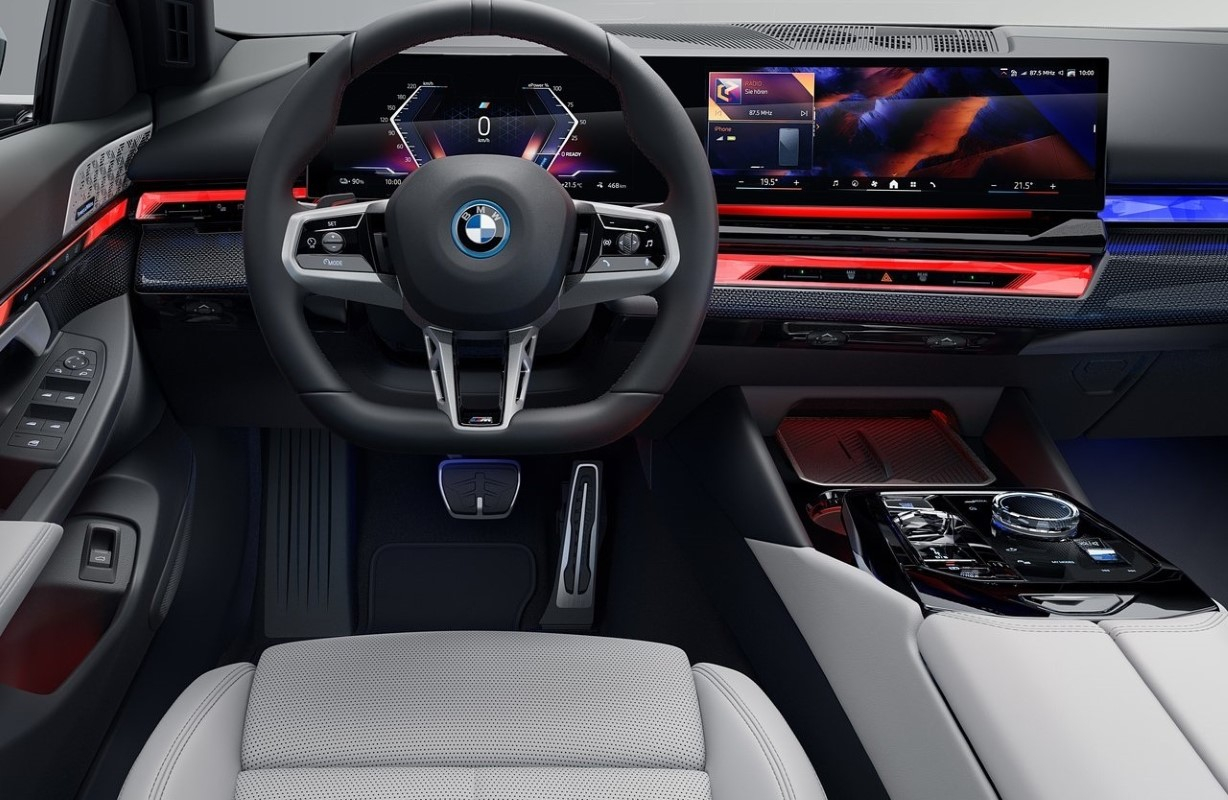 BMW i5 Touring interni
