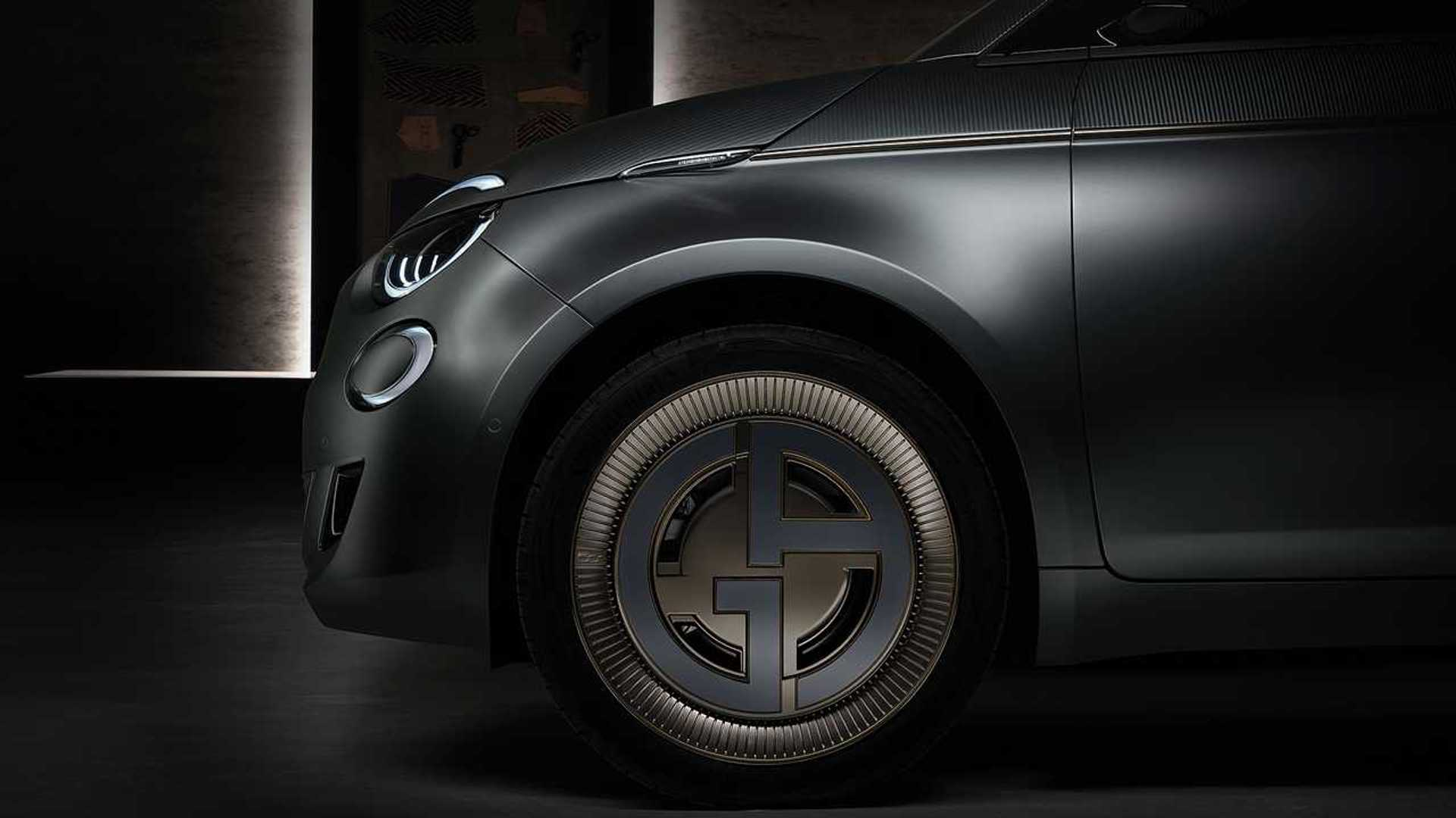 Fiat 500e Giorgio Armani logo