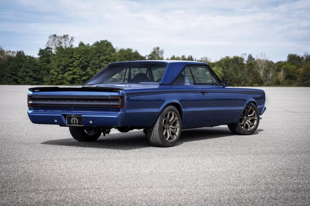 Plymouth GTX Electromod 1967 profilo